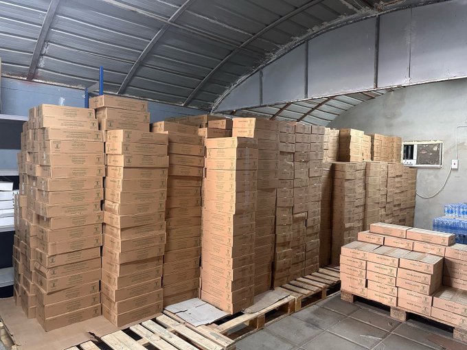 1563 كرتون تمر تبرع من محافظة جدة