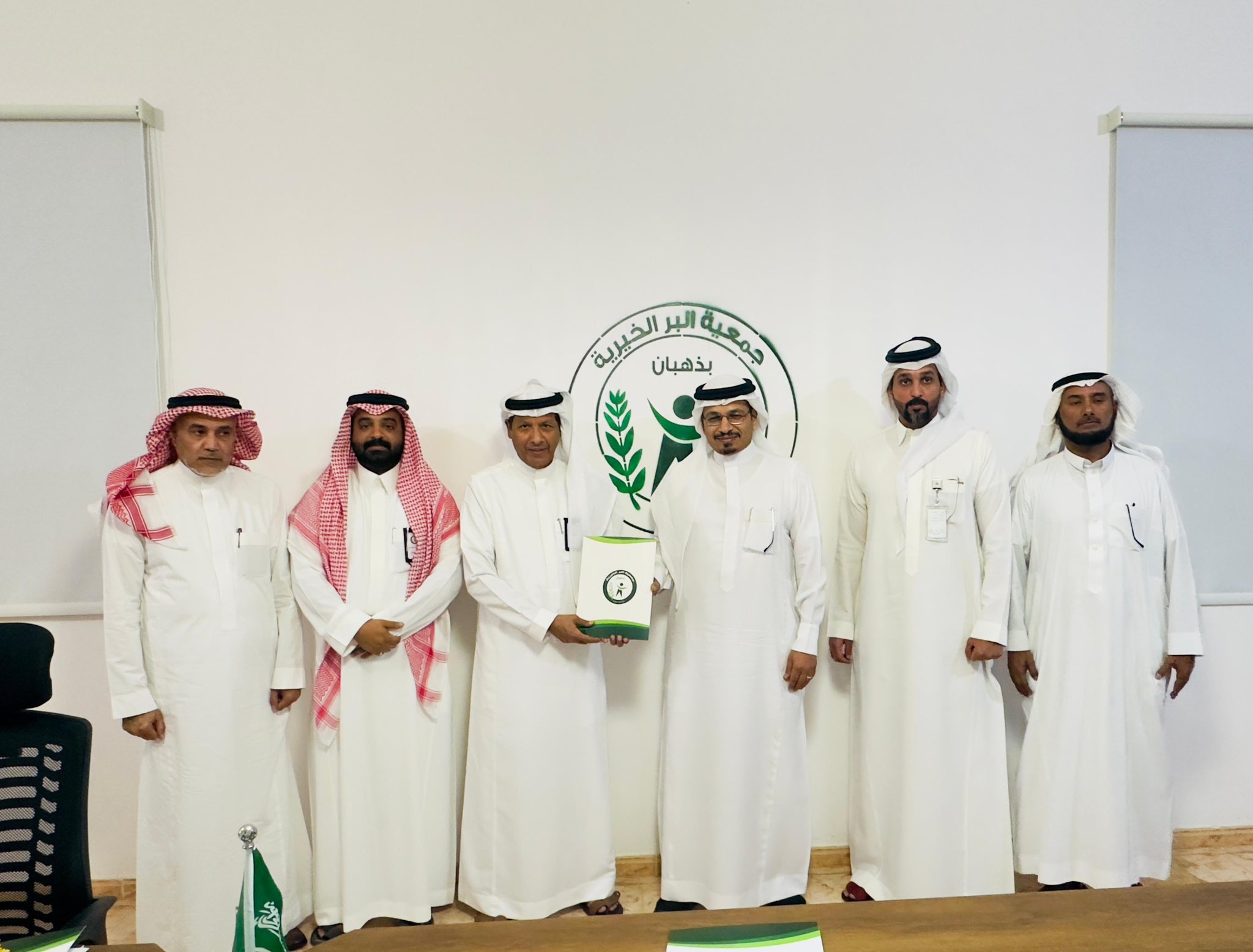 زيارة من سعادة مدير مركز التنمية الاجتماعية بجدة الأستاذ أيمن الحربي تفقد فيها سير العمل في الجمعية واطلع على تقاريرها